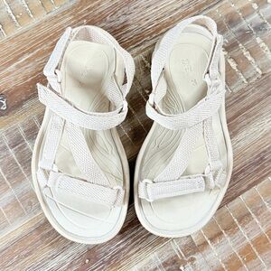 Zara Cream Kids Sandals size 30